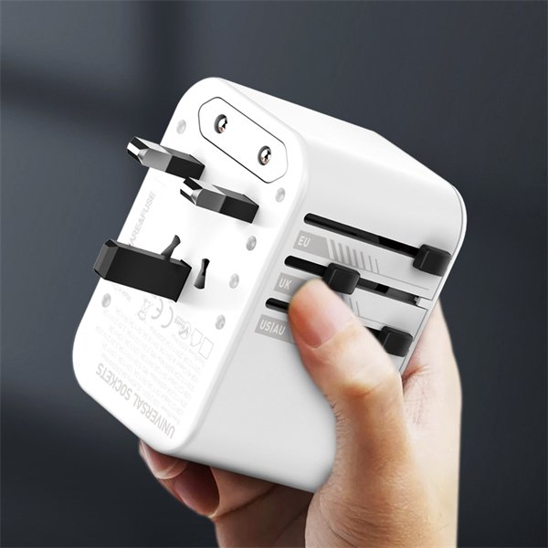 Ldnio Z6 3 USB Ports 65W GaN Travel Adapter - available in Pakistan at Metaware